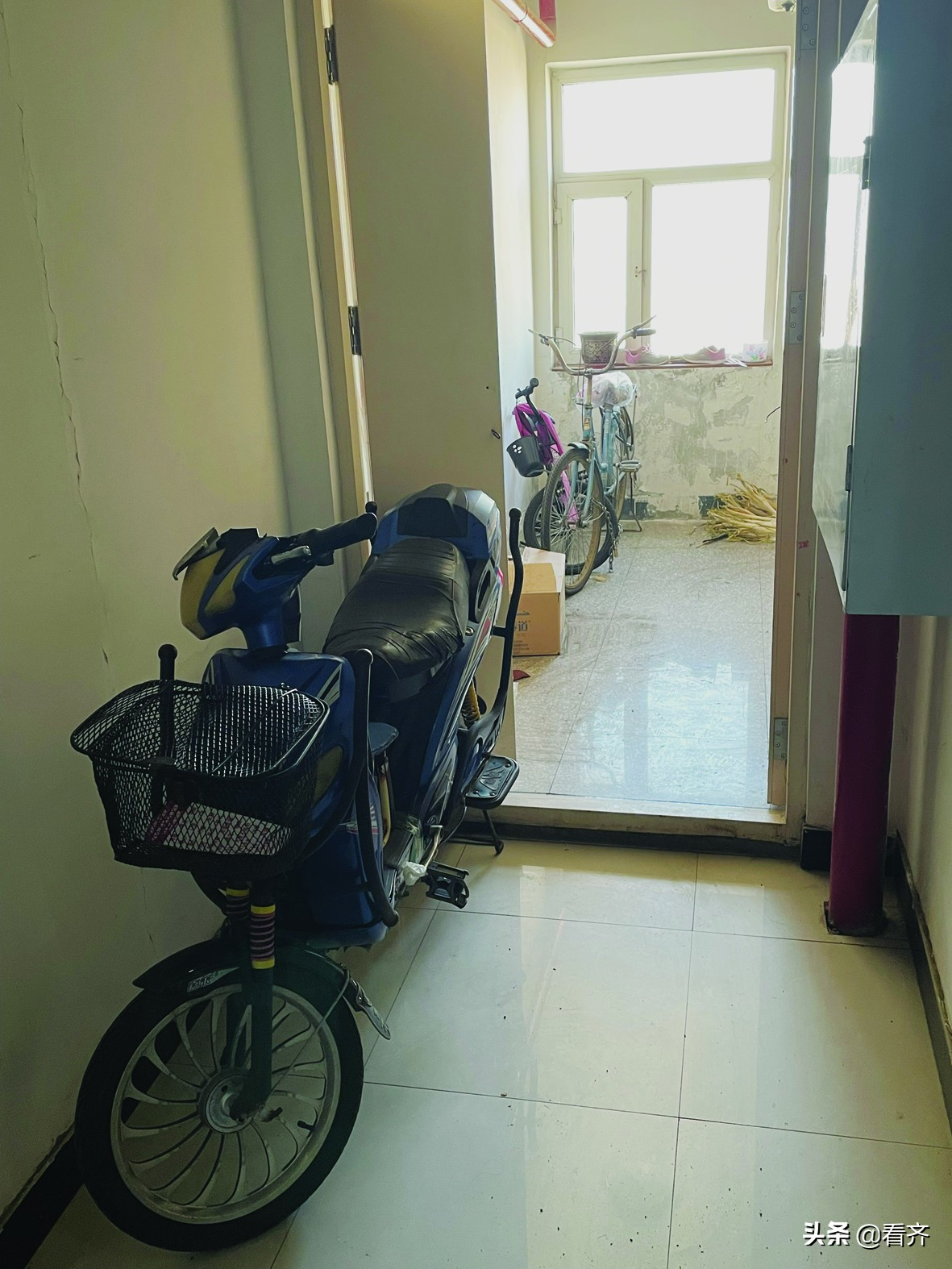 百悦居.清馨雅居.溪畔华庭业主们楼道杂物赶紧清理