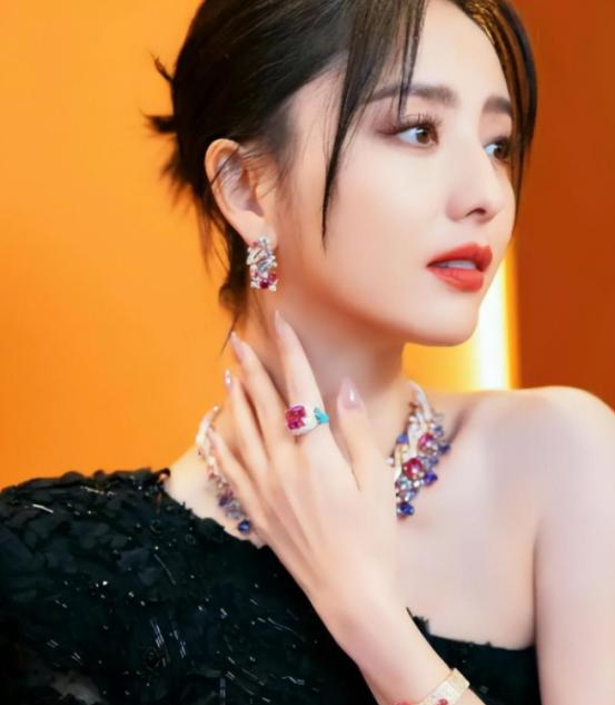 这6位女星上镜前后反差巨大,11位女明星发福前后判若两人