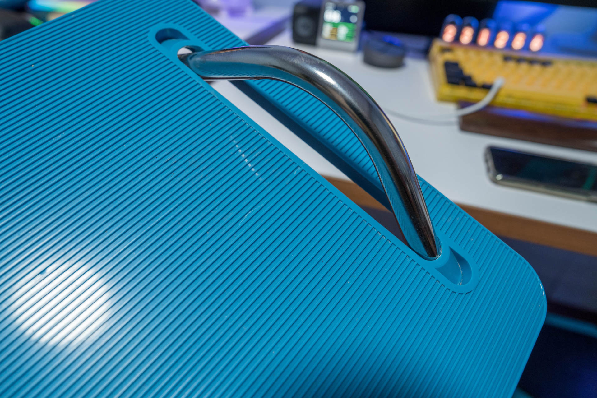 乱七八糟的电脑桌,笔记本电脑桌桌椅