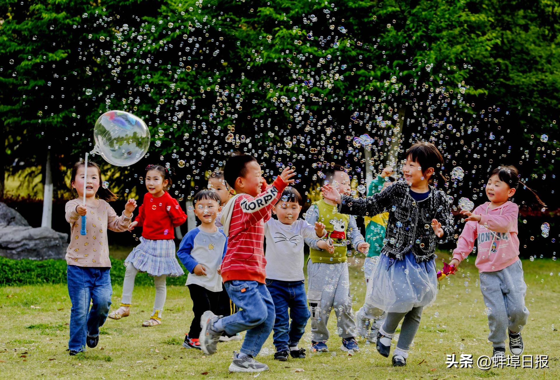 六一孩子们的欢乐时光,童心未泯世界皆甜的意思