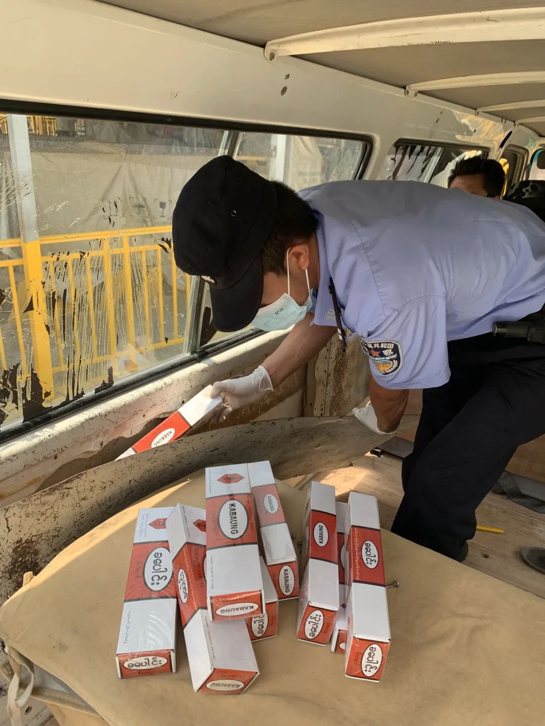 瑞丽边防检查站执勤一队队长,瑞丽口岸执勤