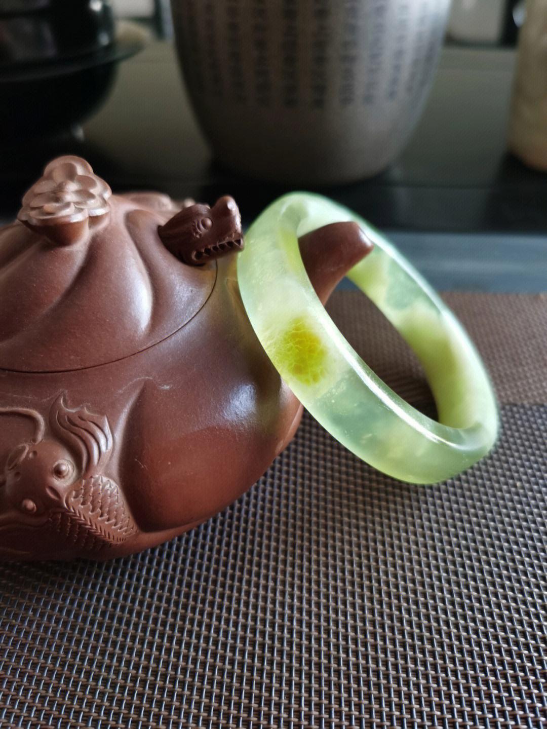 岫玉和和田玉有什么区别呢,岫玉和天然岫玉有什么区别