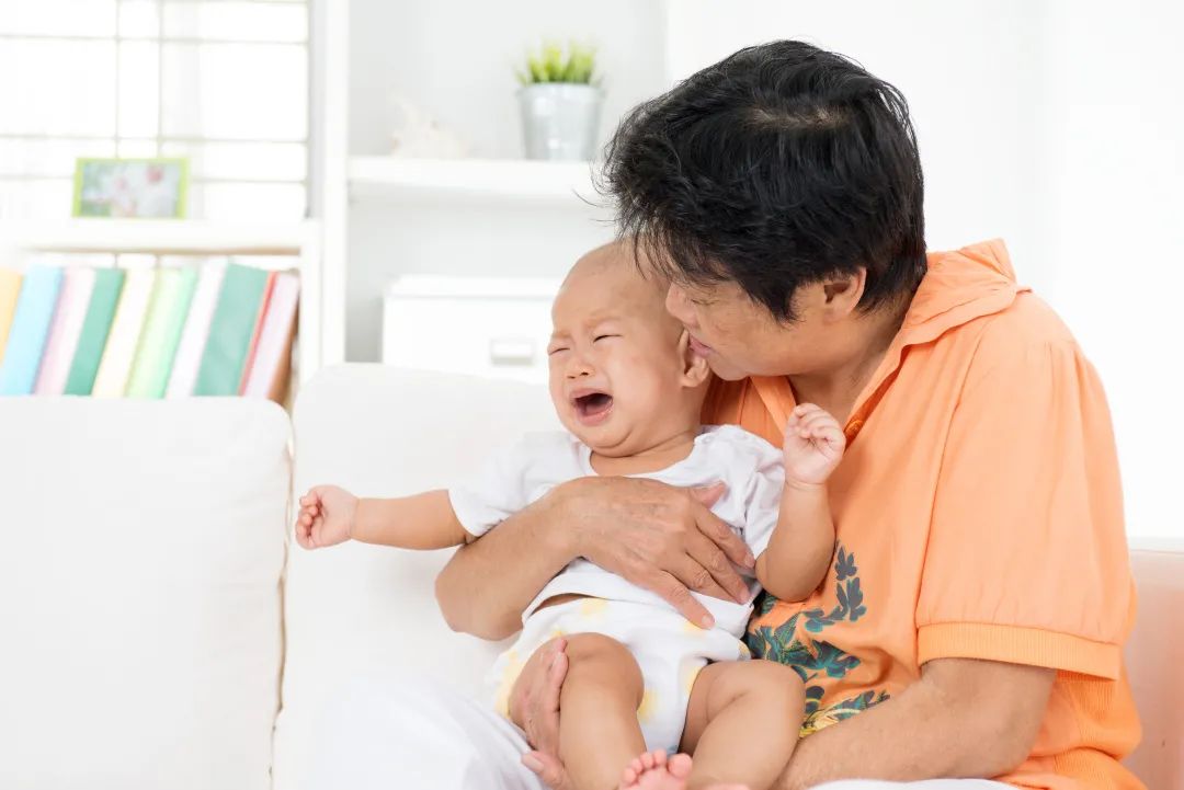 孩子一哭就是肠绞痛,娃一到晚上就狂哭不止