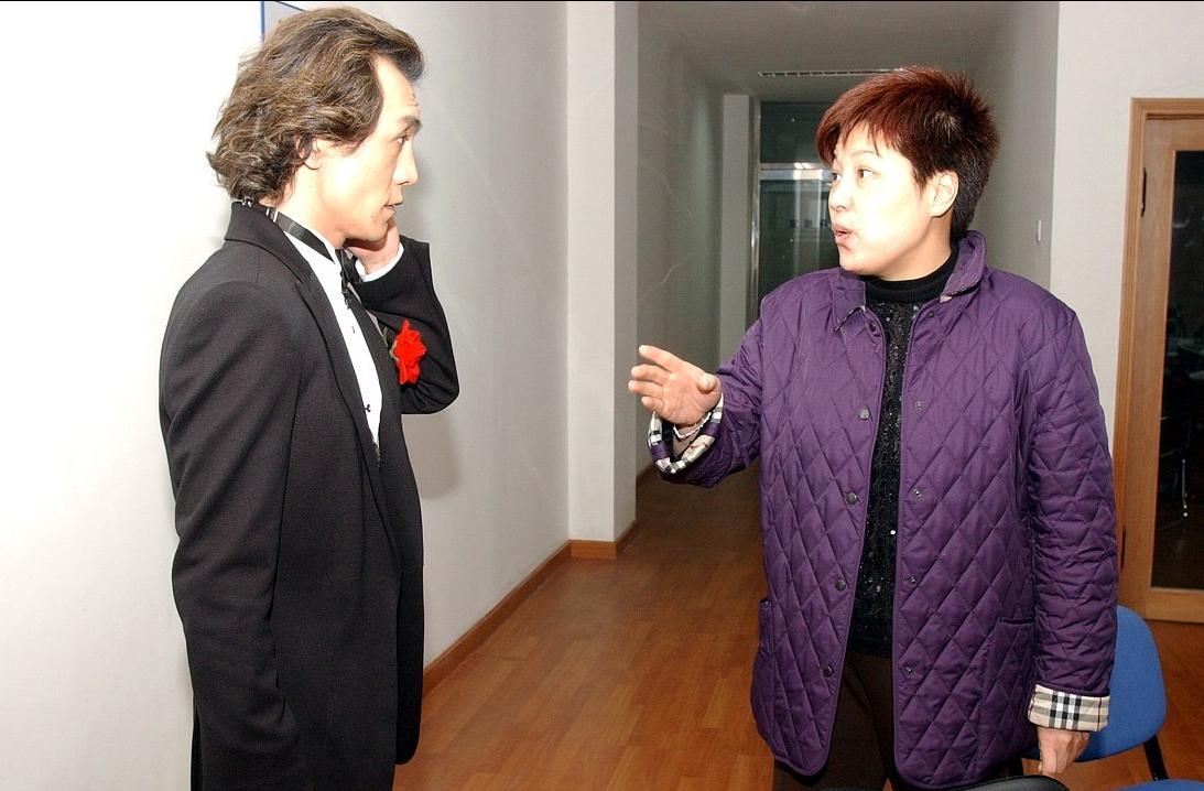 李咏的妻子哈文患了什么病,主持人李咏是哪年去世的