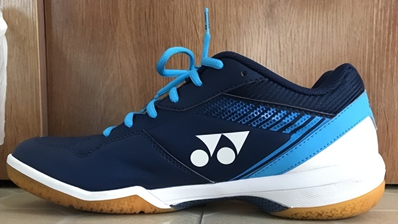 什么牌子羽毛球鞋最好,羽毛球鞋哪个牌子最好耐用又便宜