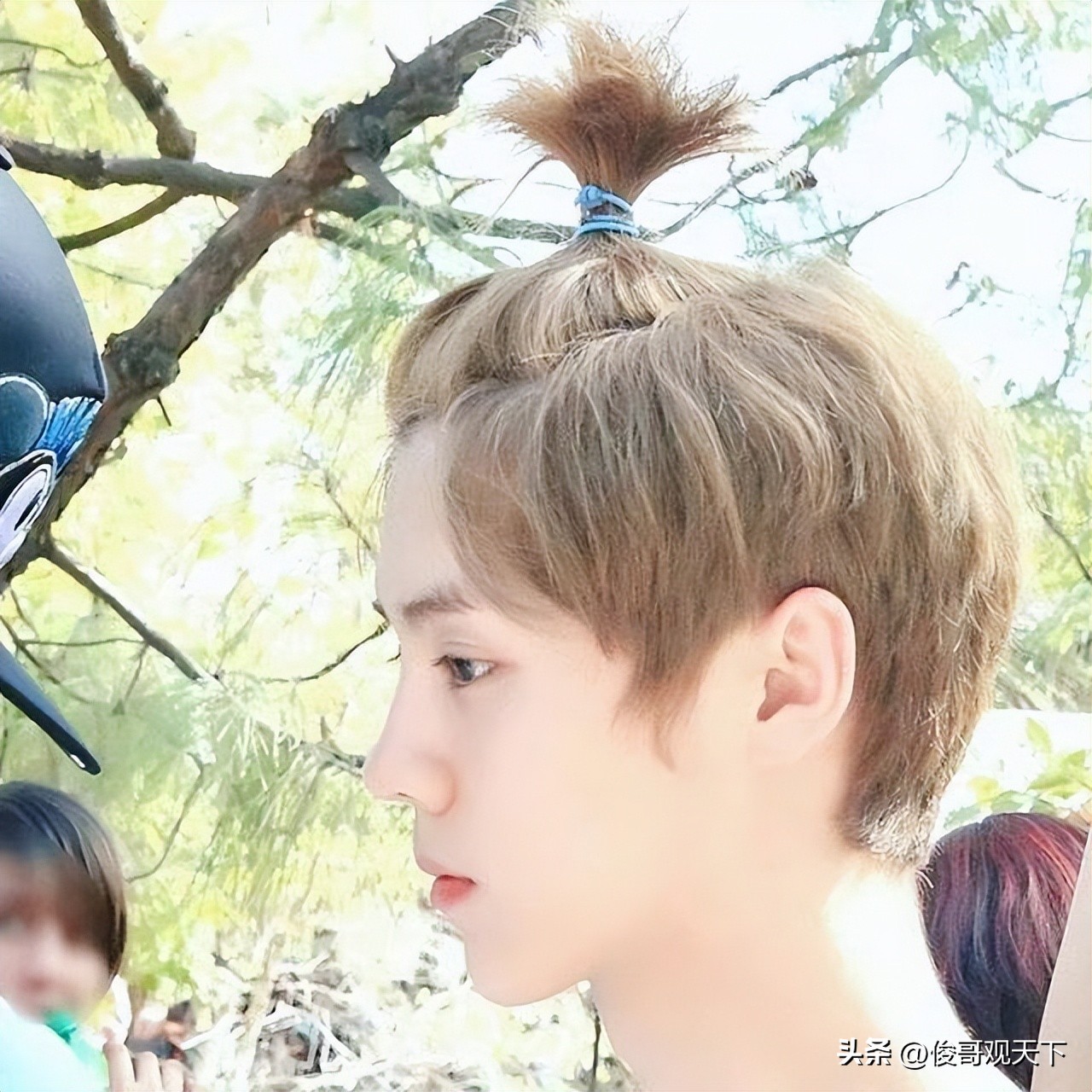 鹿晗创造营丸子头,鹿晗长发丸子头没滤镜版