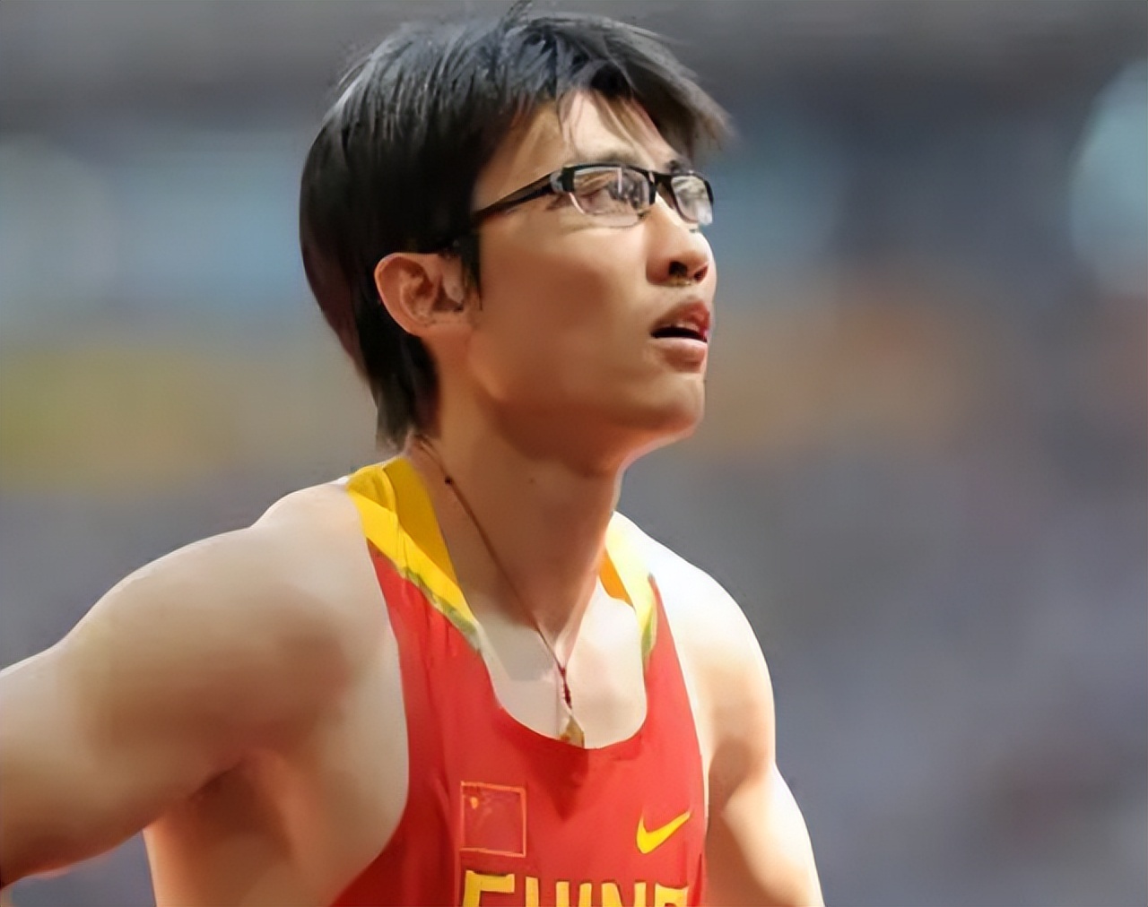 眼镜飞人胡凯：18岁才练习百米却加冕世界冠军，如今是清华副教授