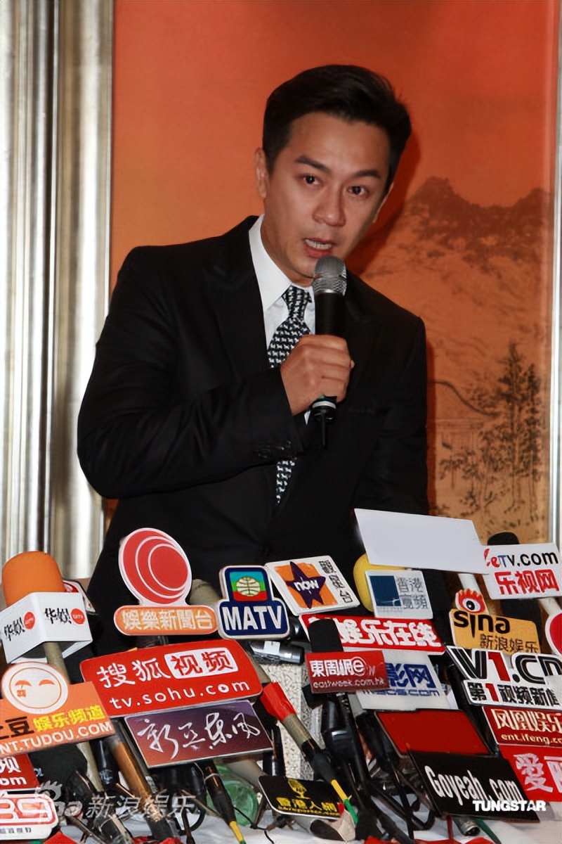 过气老艺人窘境,老戏骨沦落直播带货还债