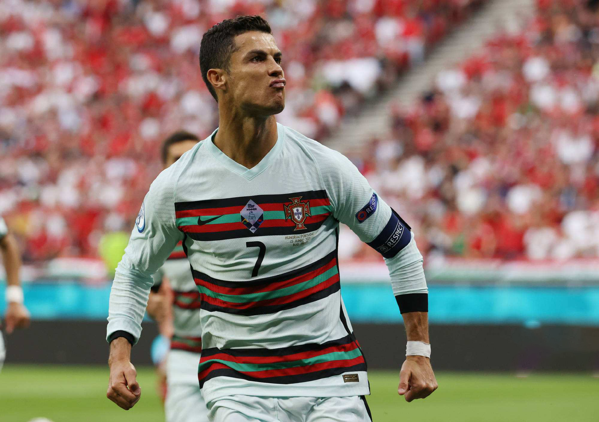 谁才是足坛历史第一人,谁是足坛第一中锋