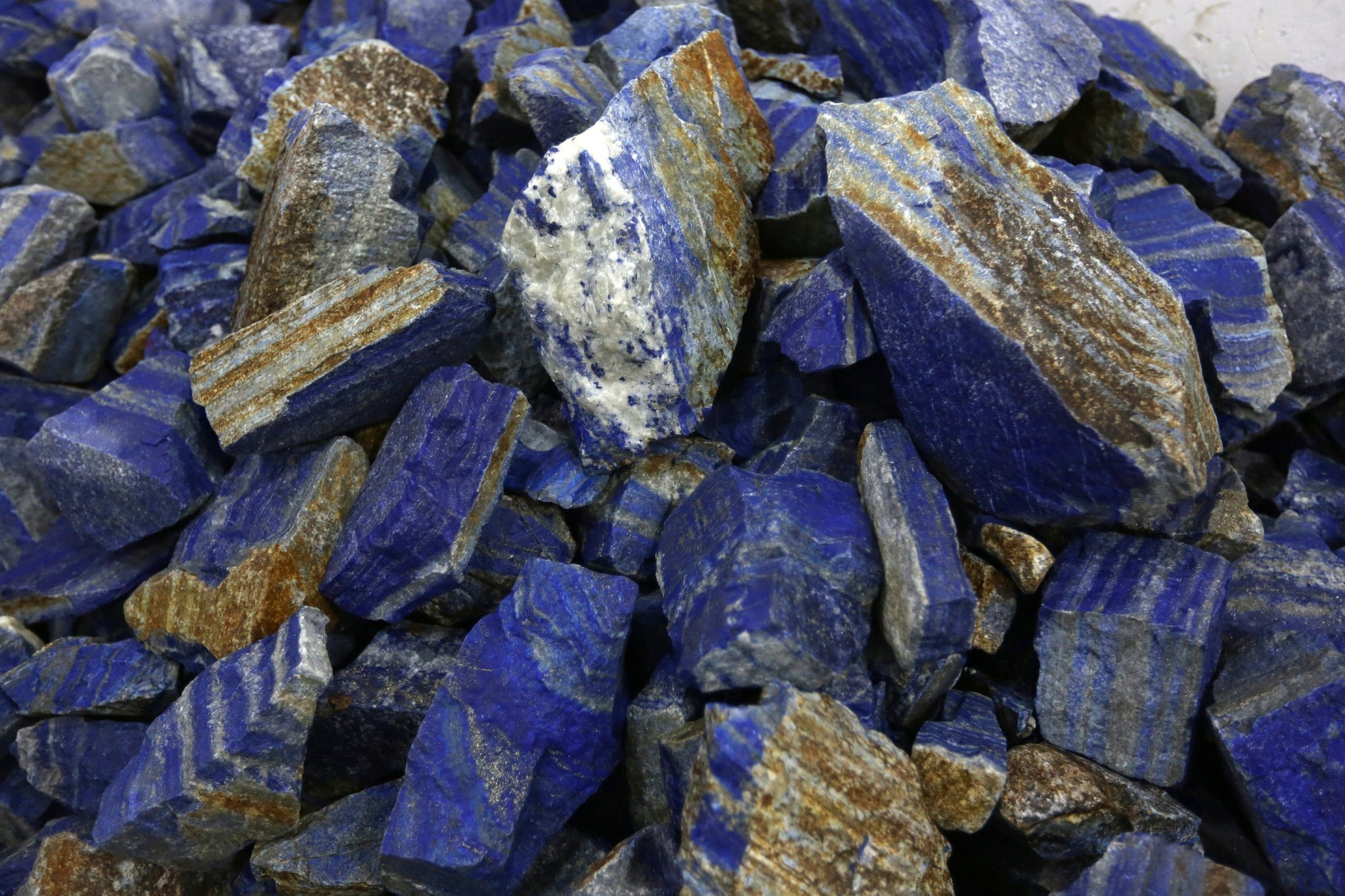 古代丝绸之路胡商的主要交易品,丝绸之路的历史故事300字