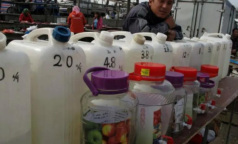 喝完白酒为什么会头疼,喝完白酒为什么口渴头疼