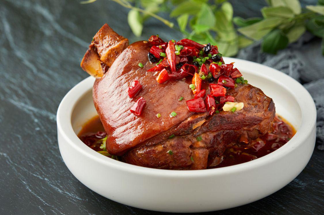 买猪肘前肘好还是后肘子好,猪肘子前肘后肘哪个便宜