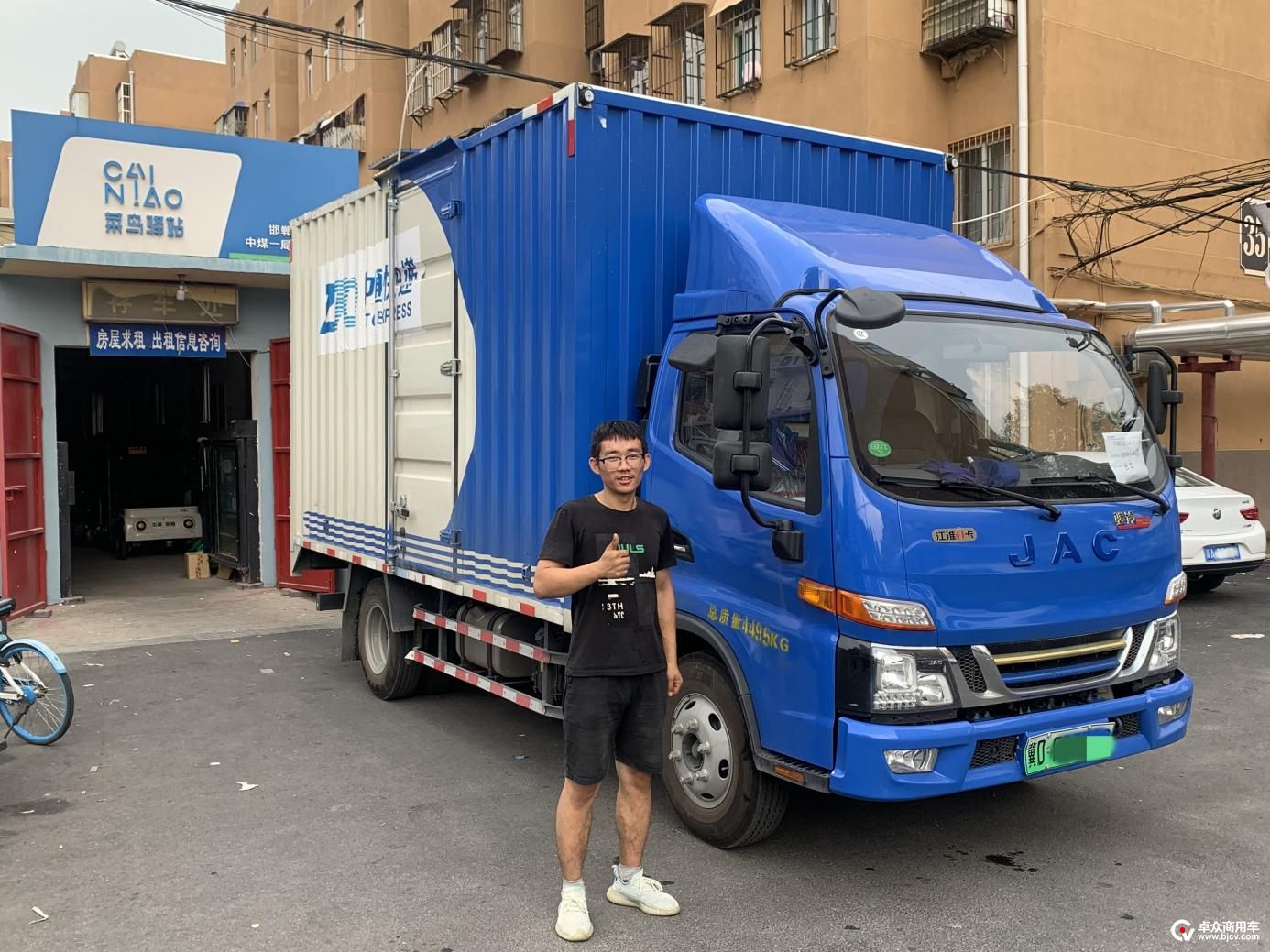 快递网点配送忙他换江淮1卡骏铃聚宝盆上绿牌通行顺、更省油！