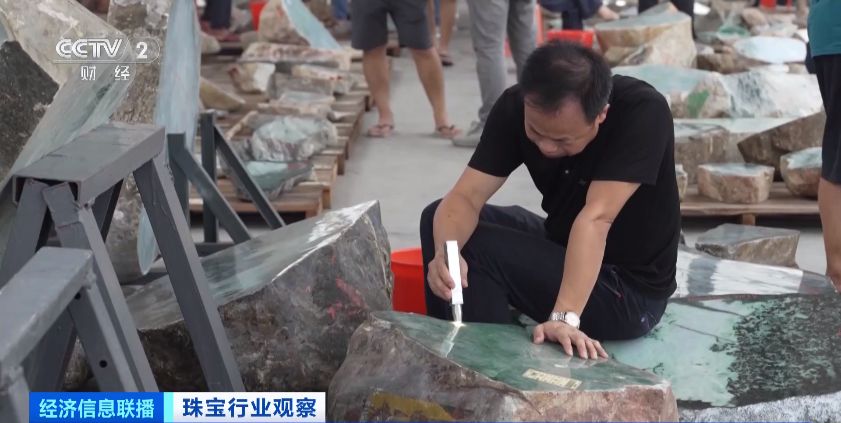 翡翠直播卖货现行情,翡翠价格直播卖