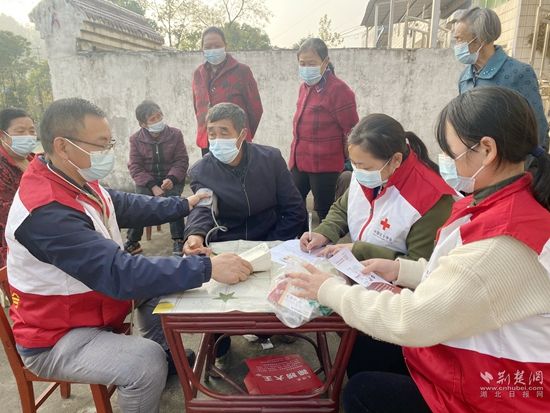“赤脚医生”郭怀德行医26年，走街入户骑坏8辆自行车