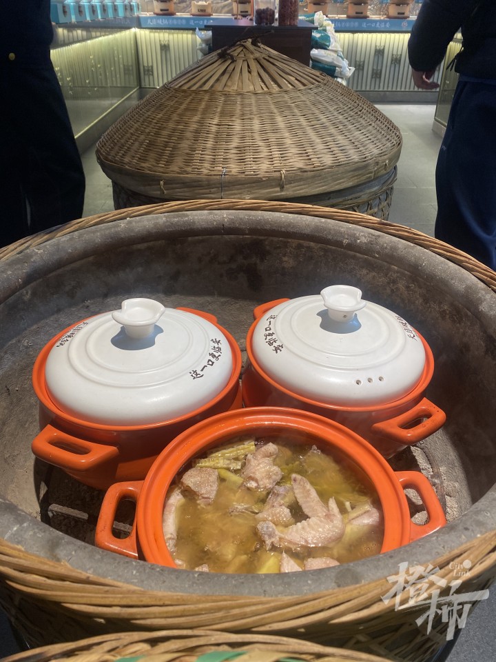 200名“尔滨”教练空降临安带滑雪，吃天目暖锅、泡湍口温泉……