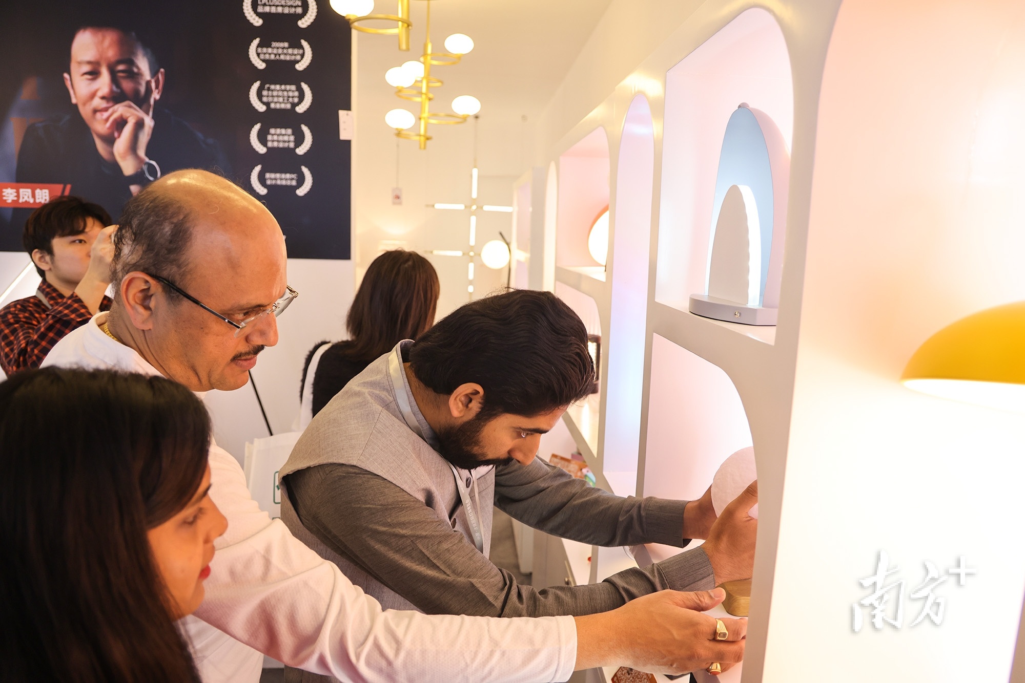 中山古镇第30届灯博会夜景视频,中山市古镇灯博会广场外景图