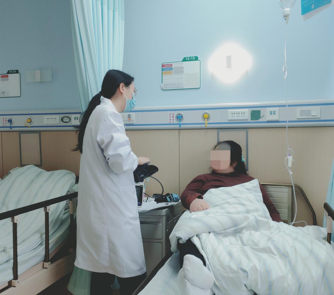 女子脑梗塞6小时后溶栓获救,突发性脑梗两女子救人后续