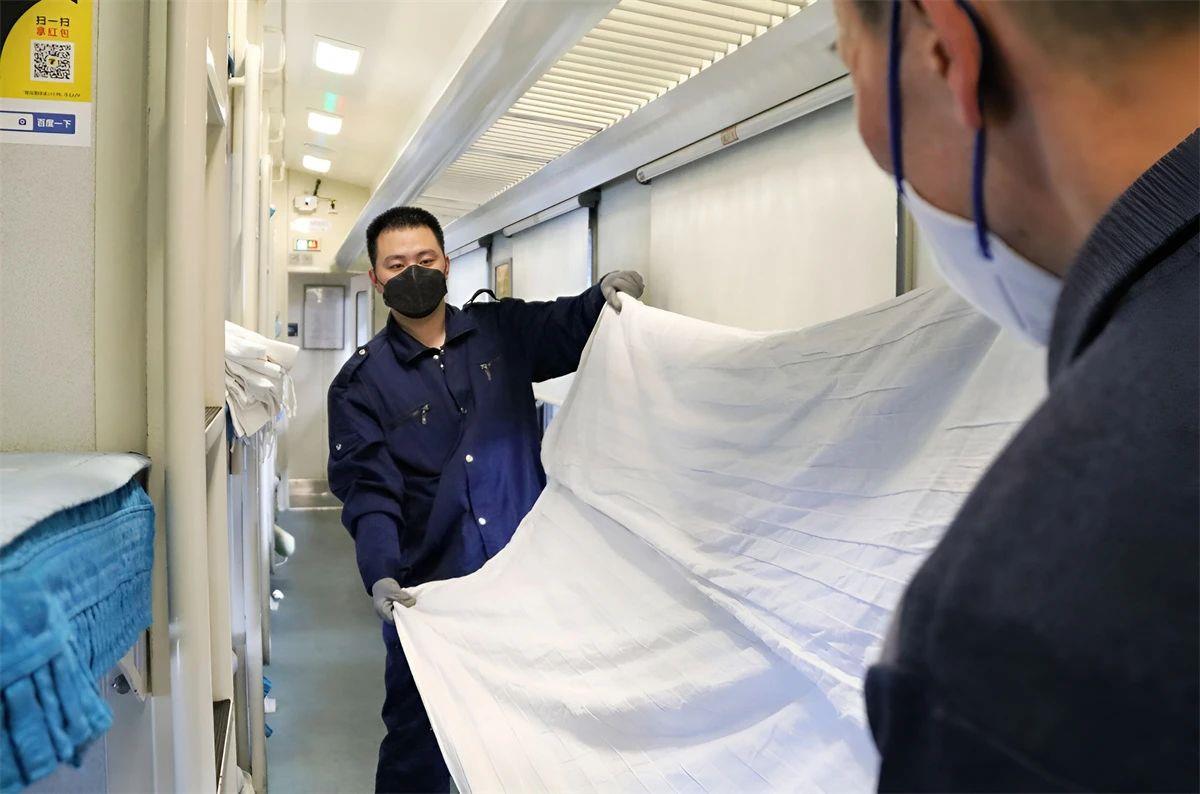 火车卧铺上的床单如何清洗,火车卧铺床单多久洗一次