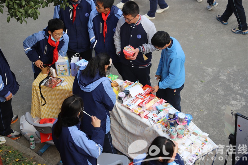 爱在义起心愿同行义卖海报,爱在一起