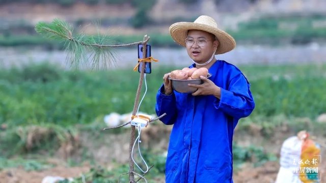 “云南十大新闻人物”20年·回访｜曲靖“老村长”赵朝鹏：带着荣誉和情怀，成为乡村振兴路上的“闪耀星光”