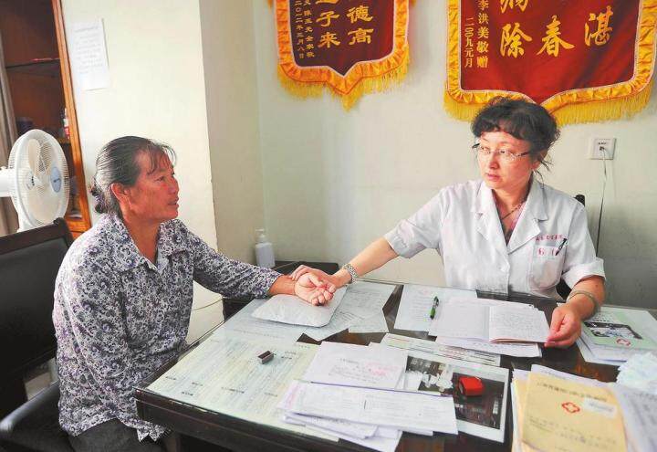 中国医师节向所有白衣天使致敬,敬佑生命救死扶伤大爱无疆解释