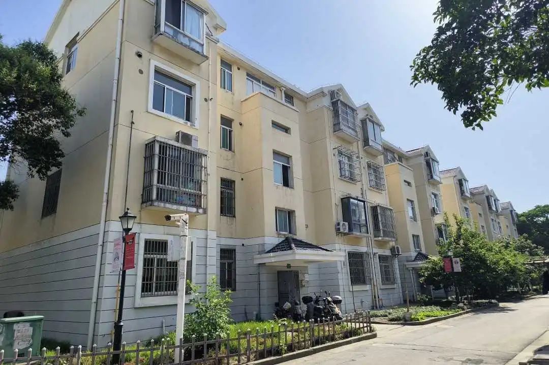 下雨不再漏，民惠佳苑屋面外墙翻新解民忧