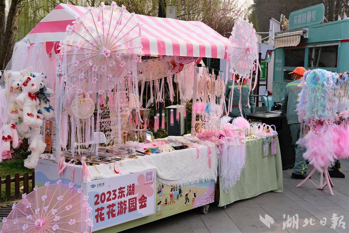 踏青东湖赏樱花,一起踏青游园赏樱花感受春的气息