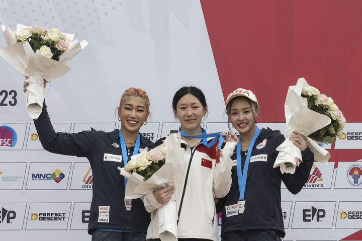 追光丨三根手指骨折，攀岩“天才少女”度过至暗圆梦巴黎