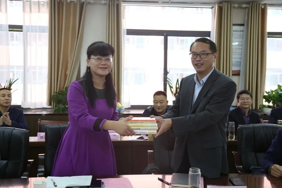 市名校（园）长领航工程班主题研讨会在合肥市颐和佳苑小学青阳路校区举办