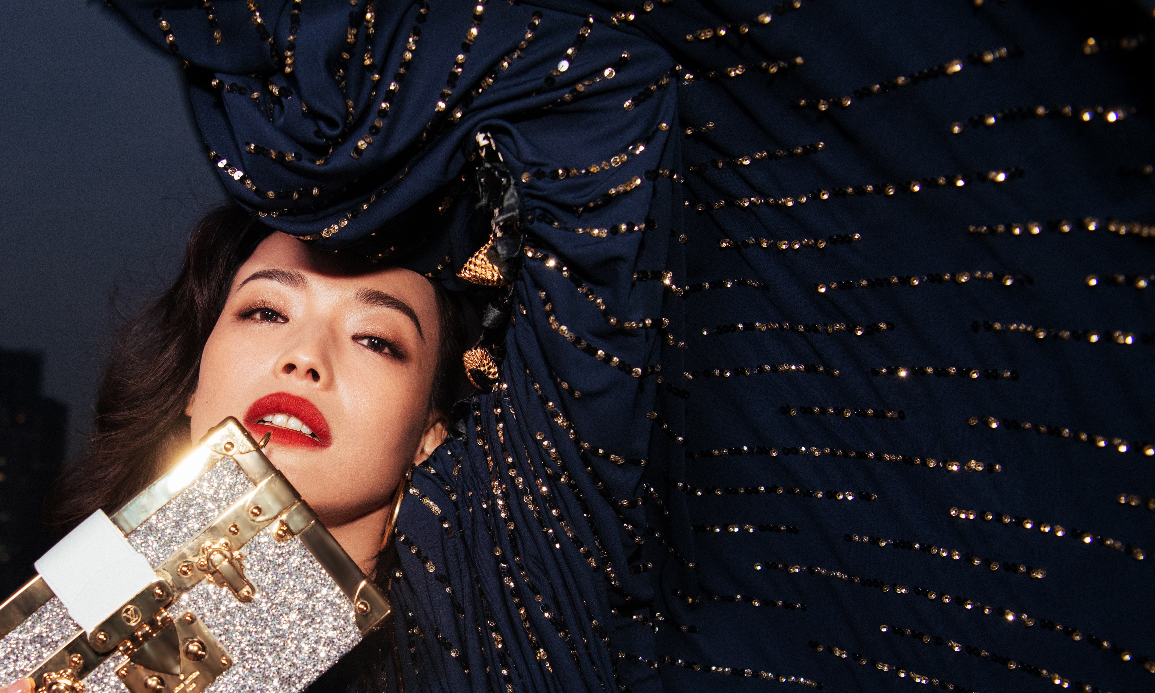 舒淇亮相米兰秀场,路易威登2022早春时装秀舒淇