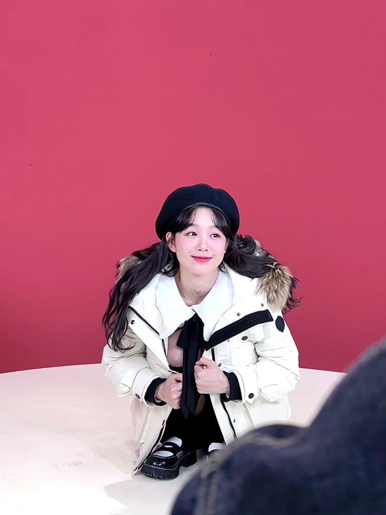 徐梦洁的冬季穿搭显高显腿长,徐梦洁白衬衫百褶裙