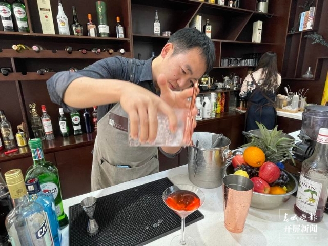 摇摇杯创业,调酒摇壶入门