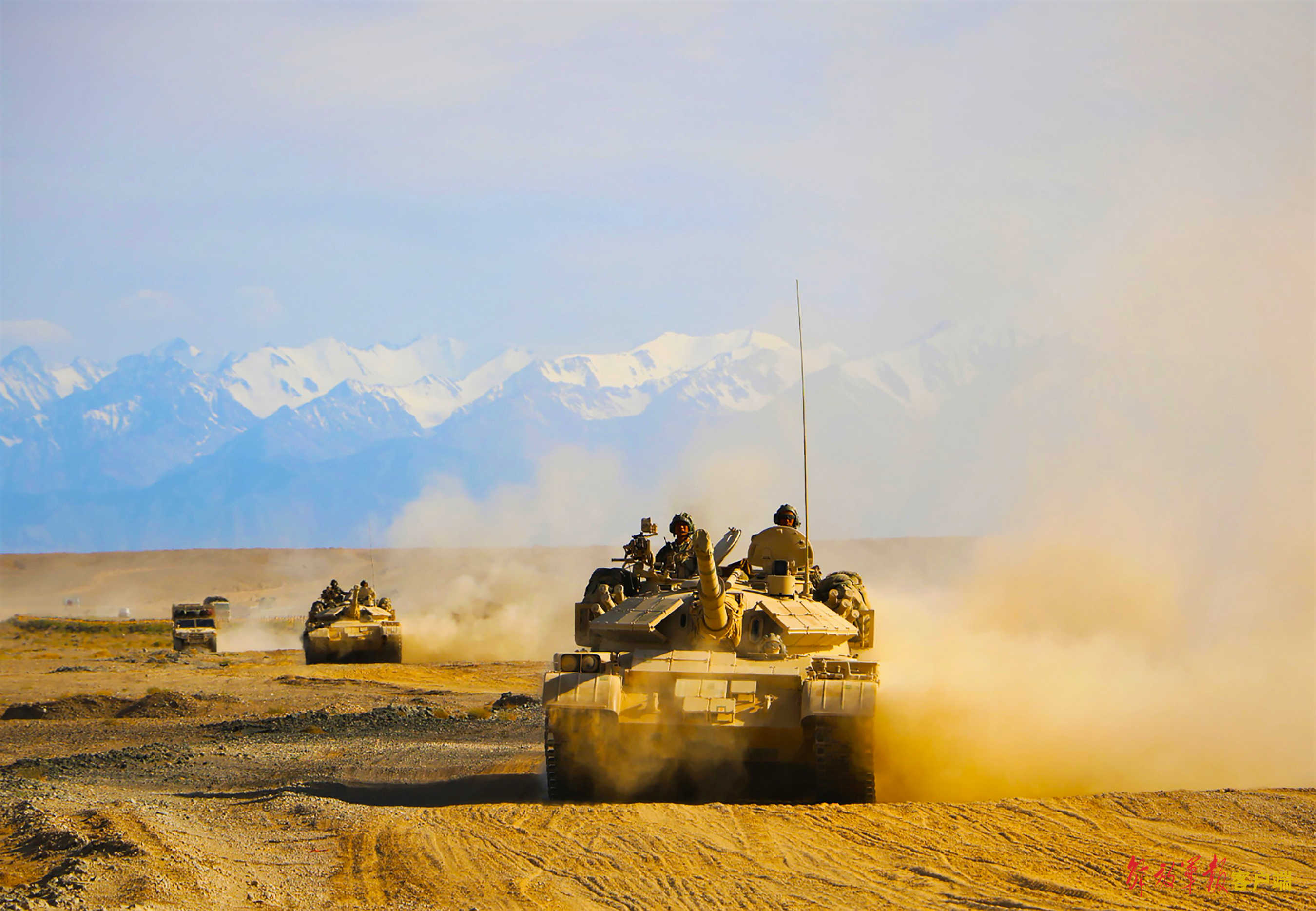 鏖战塞外，直击第77集团军“铁血红军旅”演训一线