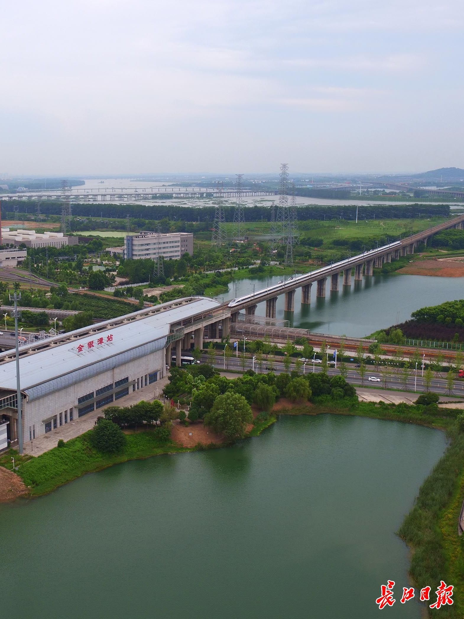 武汉城市圈九城一体化,武汉光芯屏端网万亿产业集群