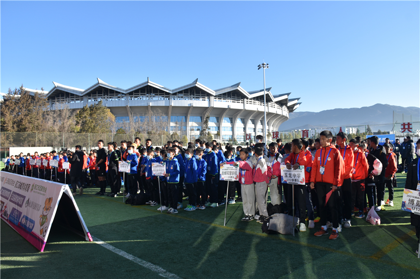 足球比赛加油吧少年,足球比赛小将们加油