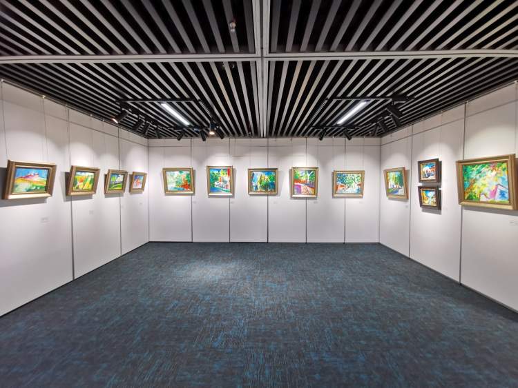 《写实主义与超现实主义的对话》绘画双人展亮相国际贵都大饭店