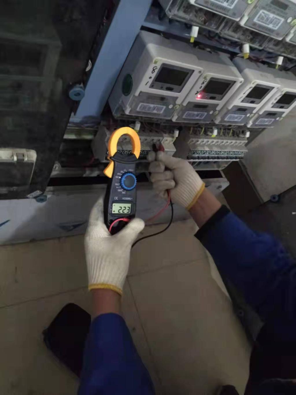 电压低功率大发热怎么办,电压低找电工解决