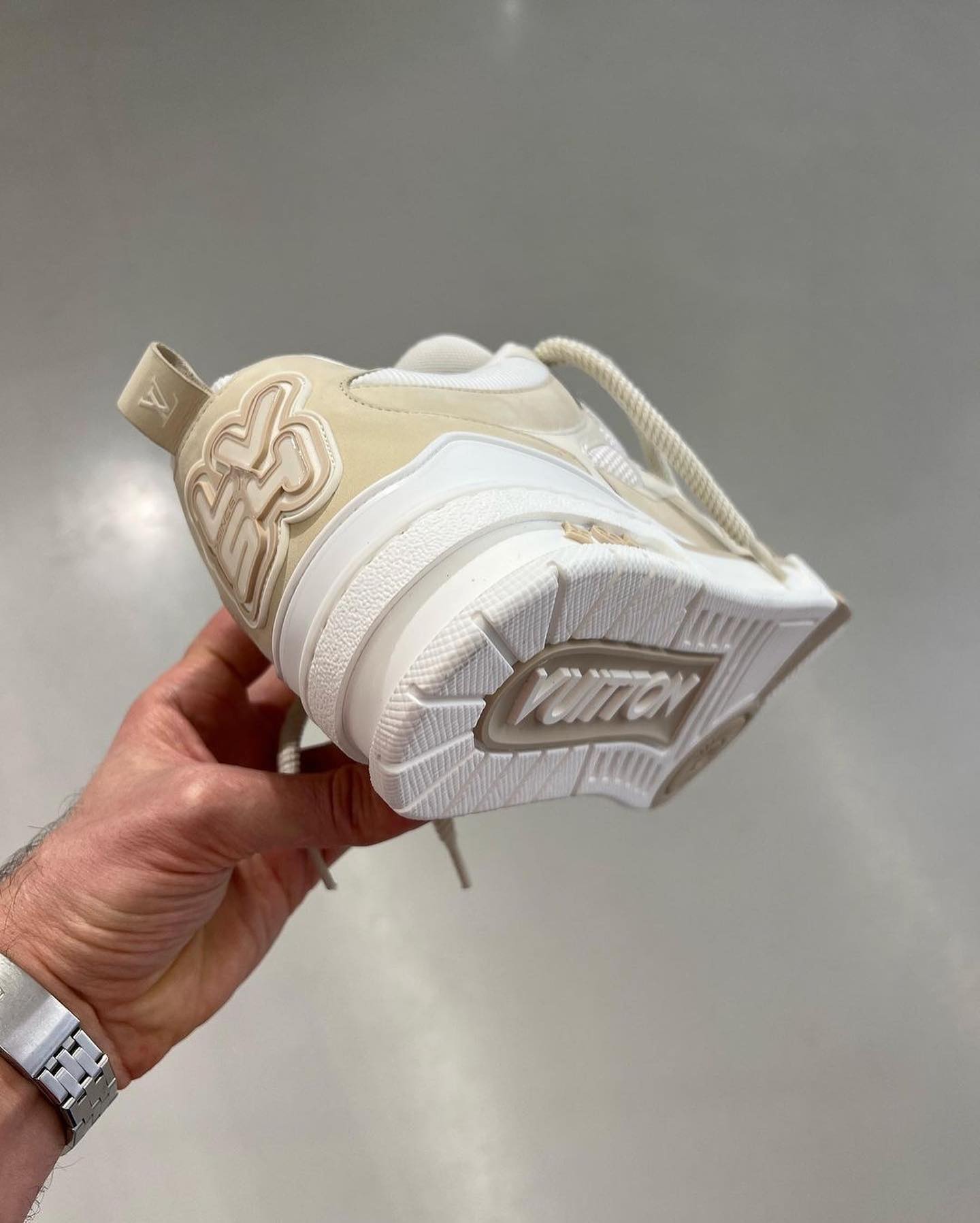 lv滑板鞋怎么火的,lv滑板开箱