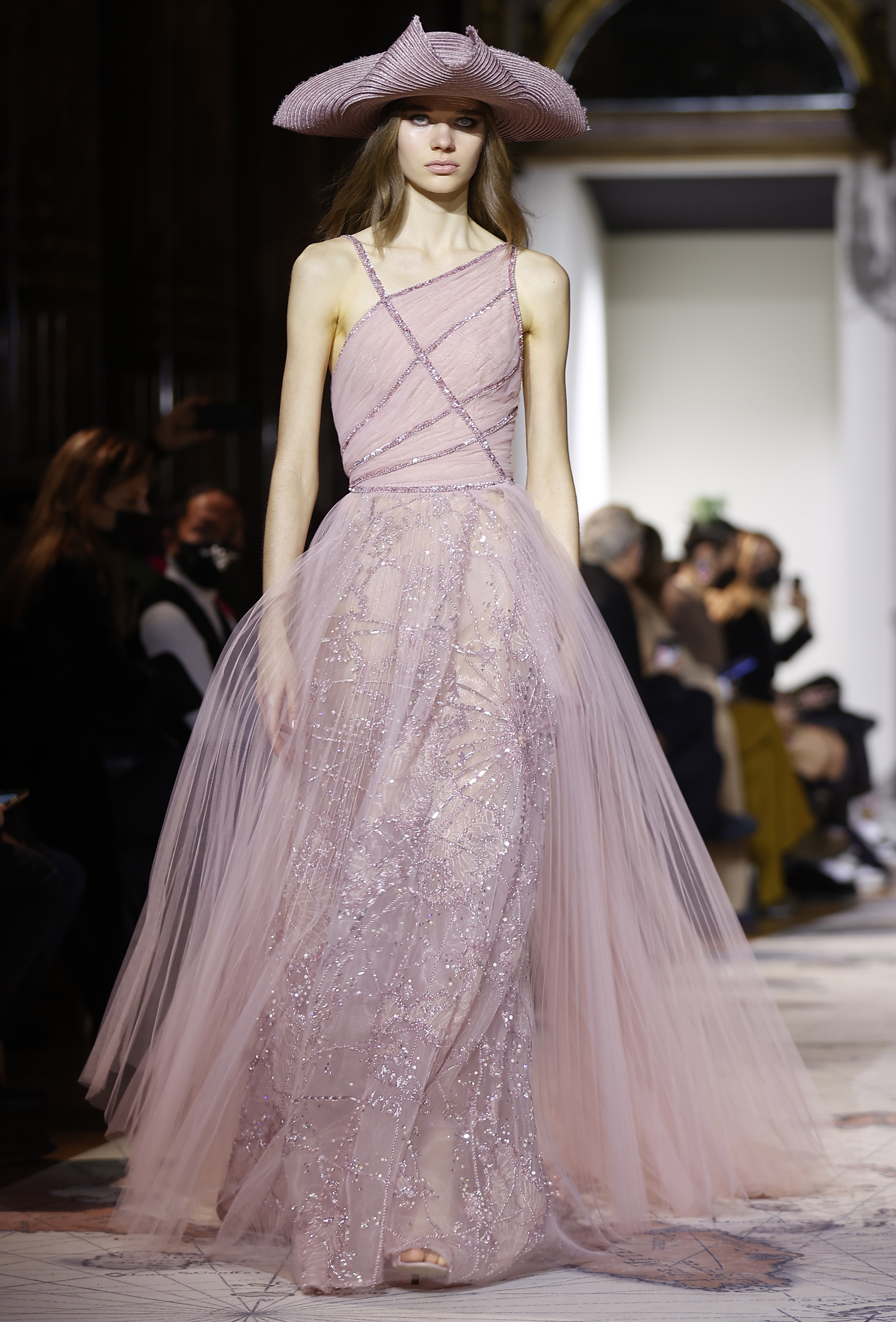 巴黎时装周2024高定,巴黎时装周2022高定