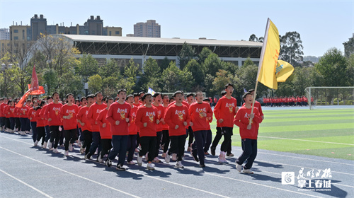 青春之我担使命昆十中为高三学生举行成人礼