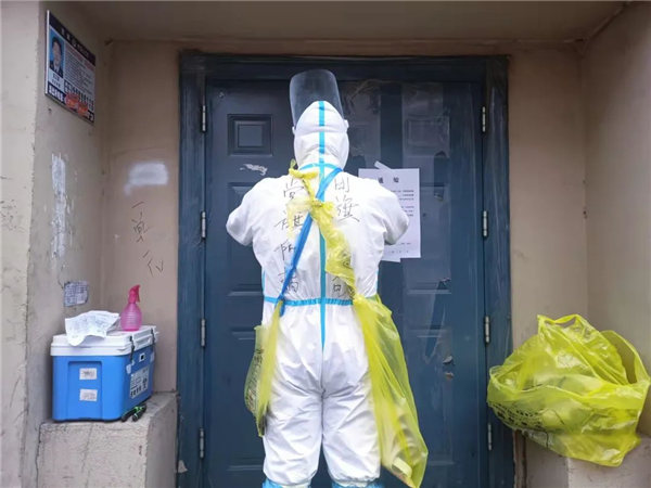 向志愿者致敬你们是最美的平凡者,致敬那些艰苦付出的志愿者们