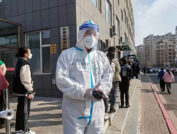 向志愿者致敬你们是最美的平凡者,致敬那些艰苦付出的志愿者们