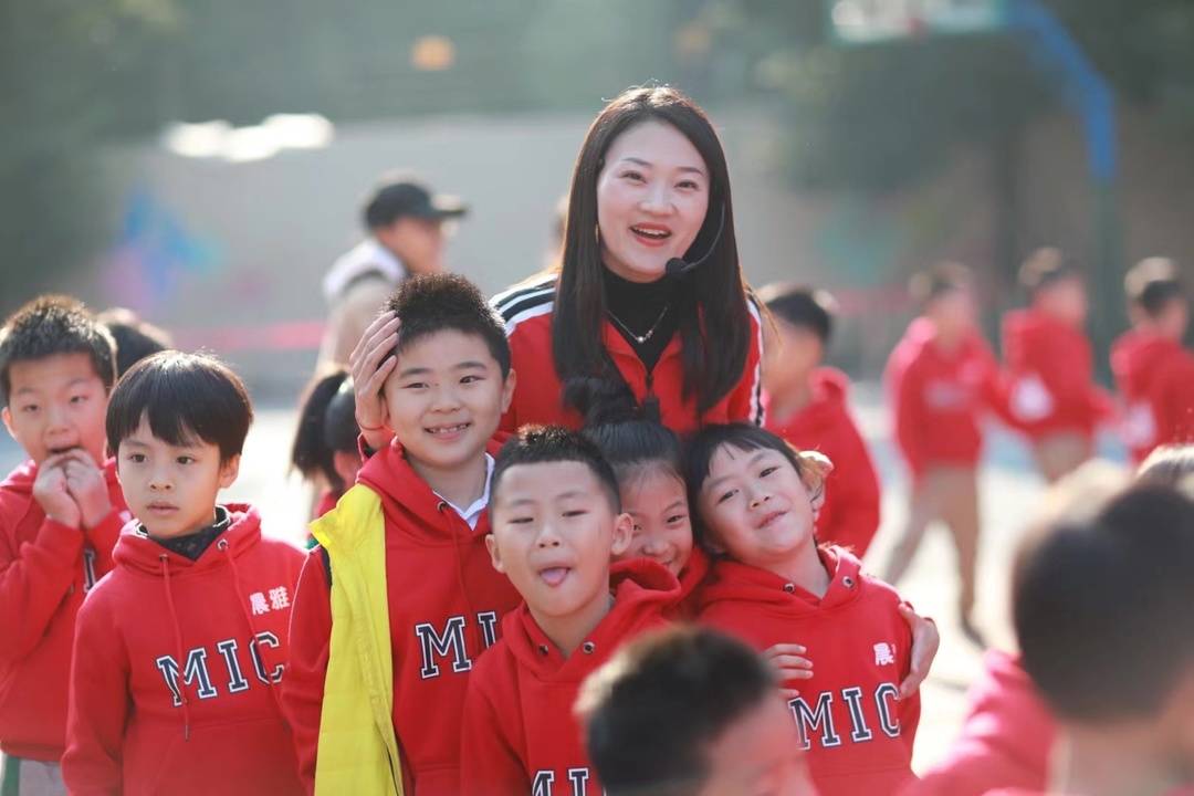 校长来了丨成都外国语学校高新美年校区校长钟灵滋：唤醒每个孩子内心的小马达