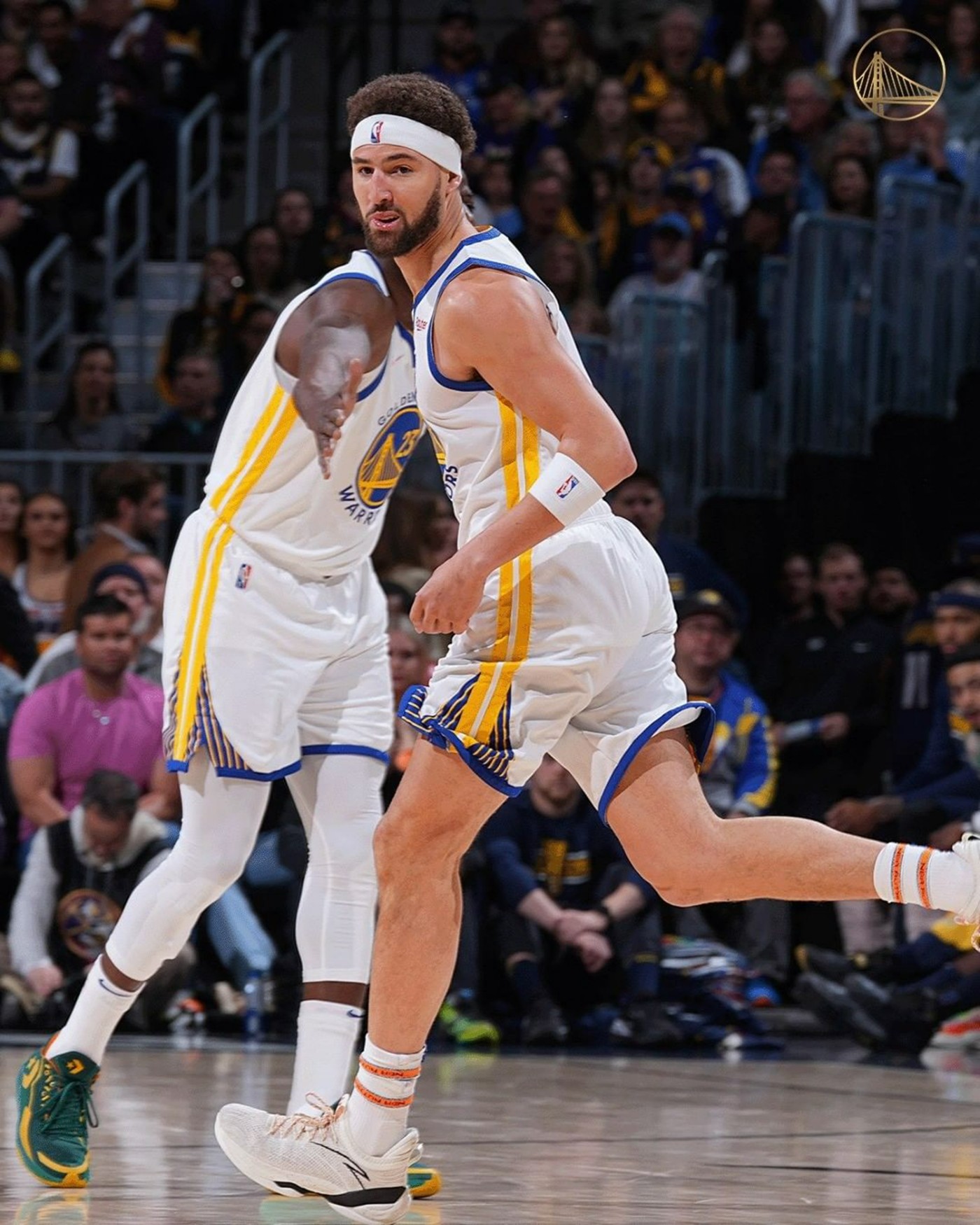 汤神上脚蓝色球鞋,汤神总决赛穿的鞋