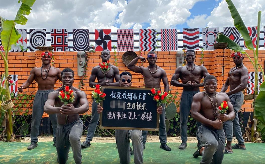 社交平台显示IP后，有“海外博主”因地址在国内被骂，此前留学咨询、代拍祝福视频均可获利