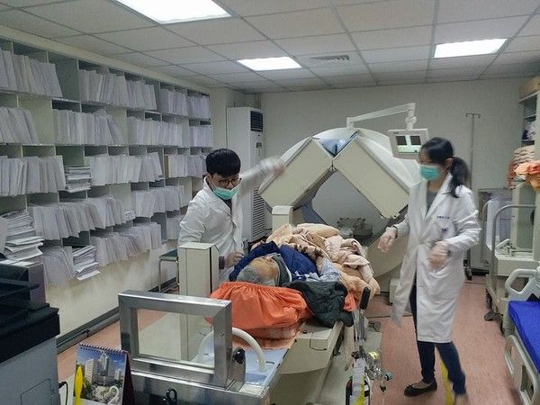 脱线4年前误信偏方「中药当水喝」肾衰竭长子早夭悲痛亲做小棺材