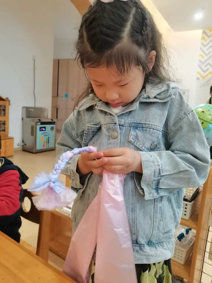 幼儿园环保时装秀衣服制作,巧手创意服装秀