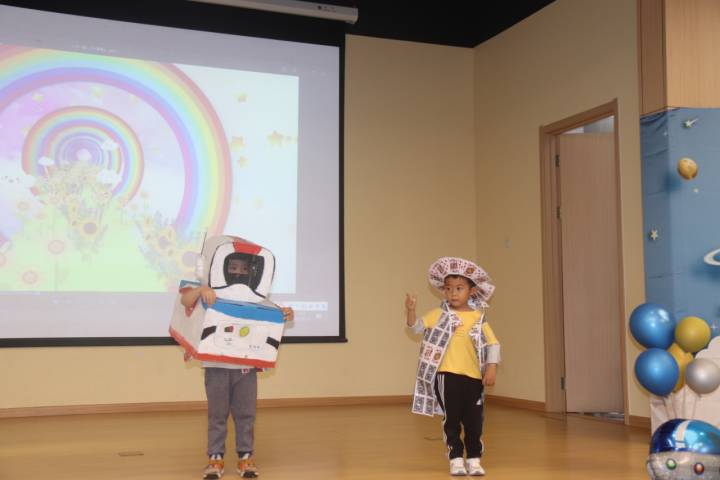 幼儿园环保时装秀衣服制作,巧手创意服装秀