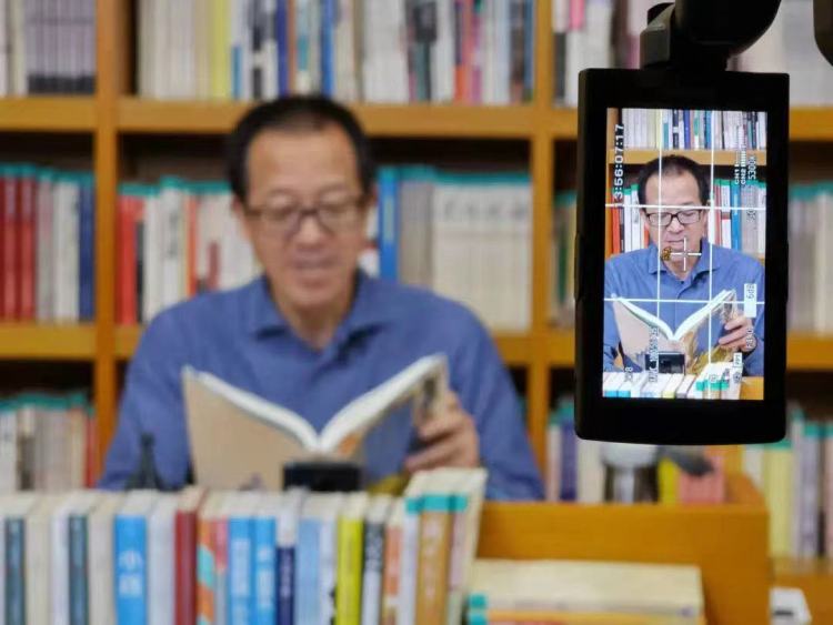 新东方主播边教英语边带货,一边教学一边带货主播